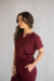 PIJAMA CIRÚRGICO BORDADO - SCRUB FEMININO GOLA PRINCESA VINHO - Noite de Lua