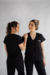 PIJAMA CIRÚRGICO BORDADO - SCRUB FEMININO GOLA V PRETO