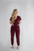 PIJAMA CIRÚRGICO BORDADO - SCRUB FEMININO GOLA V VINHO - Noite de Lua