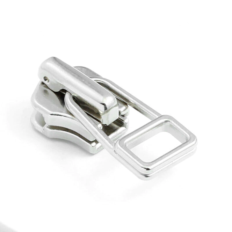 Cursor para zíper de metal YKK 08 M DADHR niquelado, peça automática para zíper, ideal para confecção e reparo.