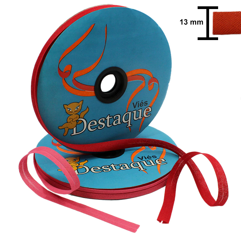 Rolos de viés de algodão vermelho de 13 mm da marca Destaque, com 50 metros cada.
