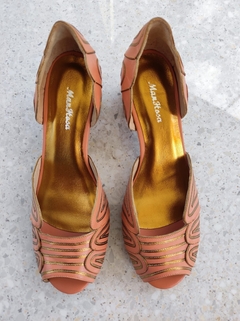 Linhas peep toe