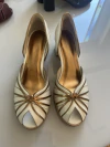 Nó peep toe salto 5 com vira lisa