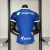 Camisa do Al-Hilal Saudi FC, modelo 24/25, vista traseira, na cor azul, com detalhes em branco e logotipos dos patrocinadores.