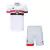 Camisa e short do kit infantil São Paulo 2024/2025, com cores brancas, pretas e vermelhas.