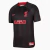 Camisa masculina do Liverpool, modelo 23/24, nas cores preto e vermelho, com detalhes em listras e logotipo da Nike e LeBron James.