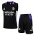 Conjunto de treino do Real Madrid, composto por camisa sem manga preta e shorts pretos, com detalhes em roxo e logotipo do clube.