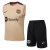 Conjunto de treino do Barcelona com camisa sem mangas bege e short preto, com logotipo da Nike e Spotify.