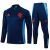 Conjunto de treino Flamengo da Adidas, composto por camisa de gola alta azul marinho com detalhes em azul claro e calça longa combinando.