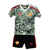Conjunto infantil do Manchester United com camisa estampada em verde e preto e short preto, modelo 2024/2025.
