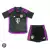 Camisa e short infantil do Bayern Munchen, modelo away 2023/2024, com detalhes em preto e roxo.