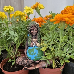 Estátua Gaia Mãe Terra Cabelos Longos Vestida Folhas & Flores, Sol & Lua 10593
