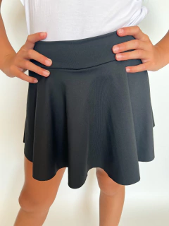 Pollera niña con short estampado - NEGRO