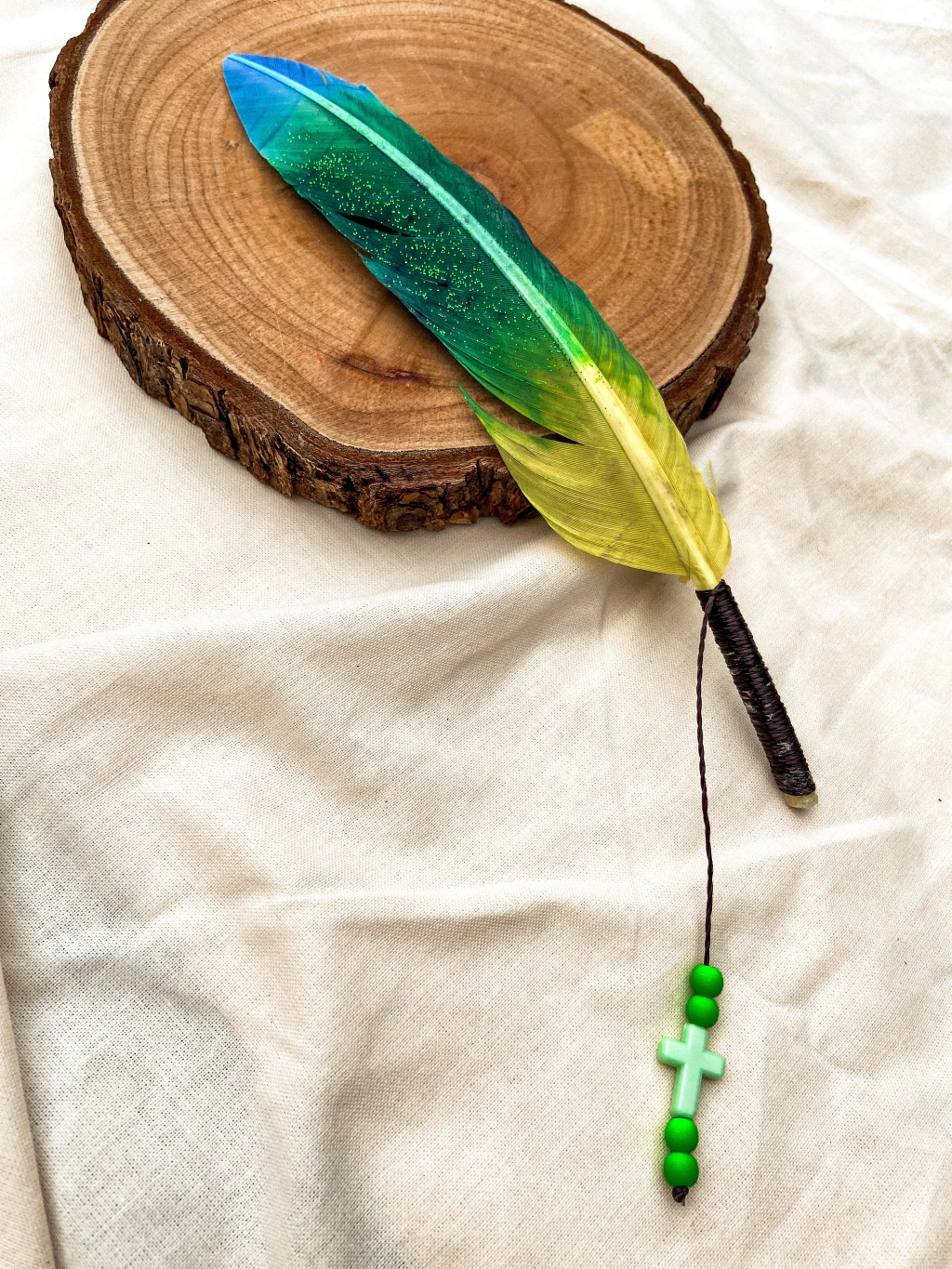 Pena para chapéu - verde, azul e amarelo