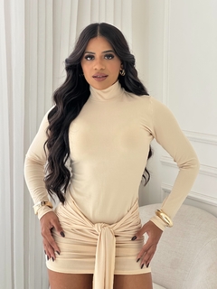 Vestido curto Gola Nó Cód. 2353 na internet
