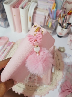 Charm Laço pompom