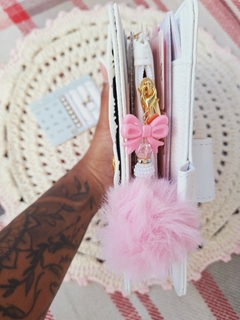 Charm Laço pompom na internet