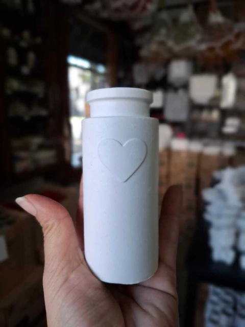 Florero c/corazón (yeso) - comprar online