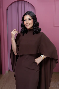 VESTIDO COM CAPA