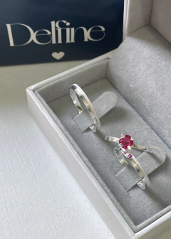Aliança de Namoro em Prata 2mm Delicate + Anel de Brinde - Delfine Joias | Alianças para todas histórias de amor 