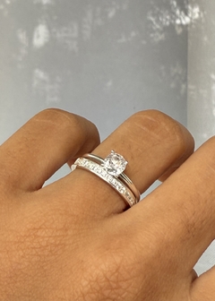 Aliança de Namoro em Prata 2mm Romance + Anel de Brinde - Delfine Joias | Alianças para todas histórias de amor 