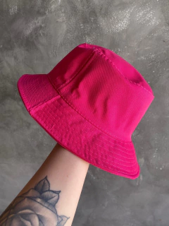 bucket pink na internet