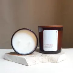Vela Conforto . Baunilha Amadeirada e Folhas de Tabacco | Âmbar