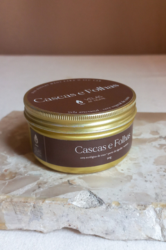 Vela Voyage | Cascas e folhas