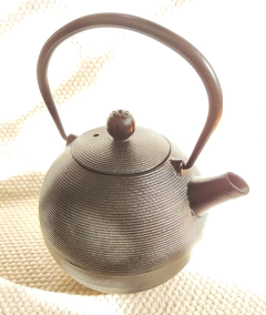 Tetera de hierro con filtro 900 ml interior enlozado