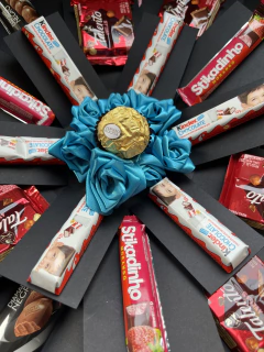 Caixa Boom Doces Com flor eterna central - loja online