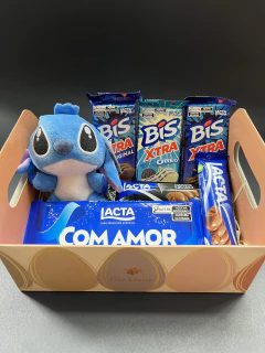 Cesta Chocolate Stitch - XOXO - Surpreenda com Amor