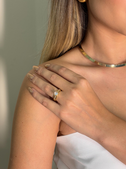 ANEL SOLITÁRIO CRAVEJADO BANHADO A OURO 18K - comprar online