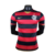 Camisa retrô do Flamengo, modelo 2009, nas cores vermelho e preto, com detalhes em branco e dourado, confeccionada pela Nike.