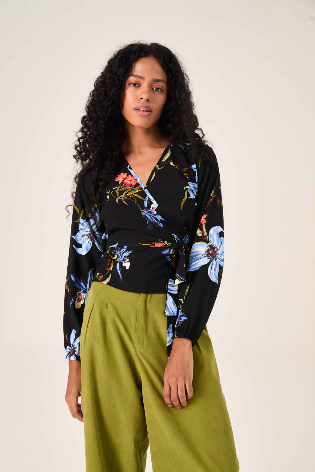 Kimono Sara Negro Flores