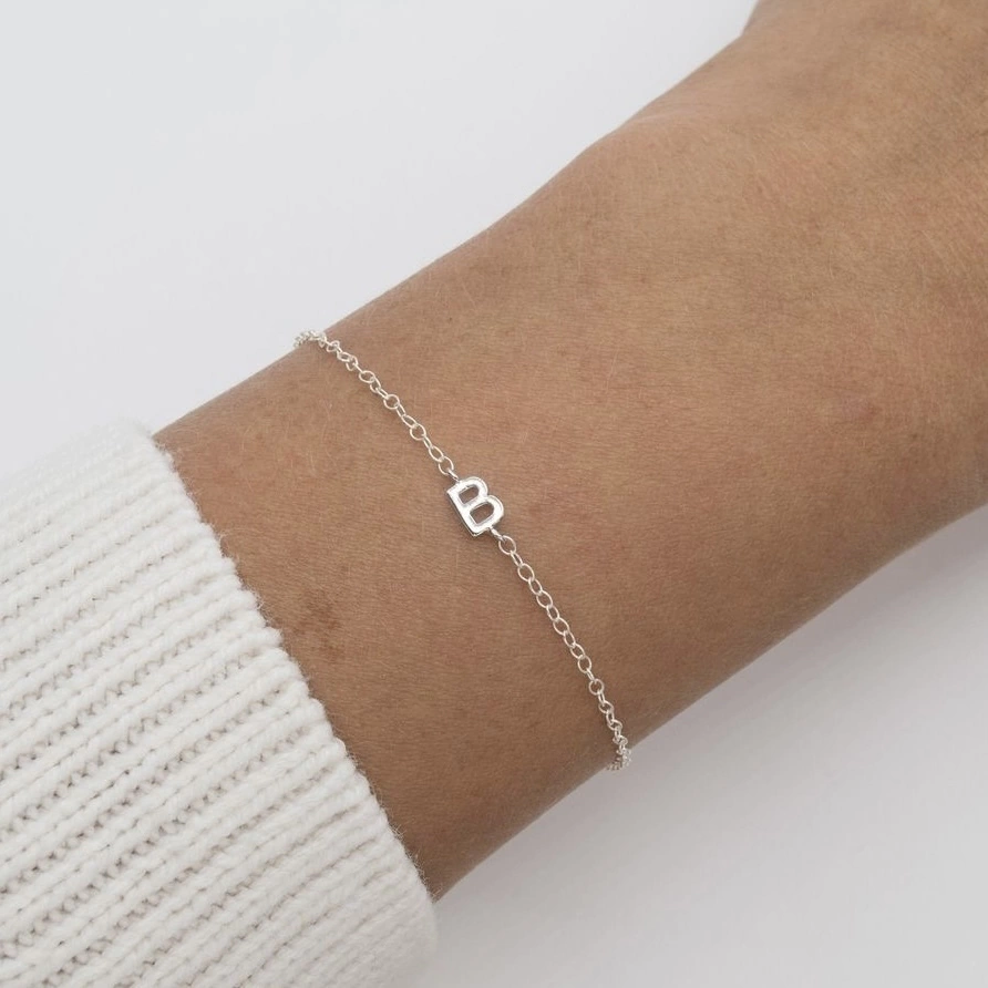 PULSERA LETTER