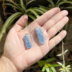 Pingente cianita azul bruta