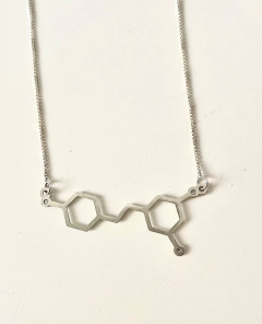 Colar Resveratrol (Vinho) prateado - loja online