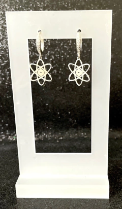 Brinco Argola Átomo prateado