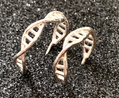 Argola DNA 3D mini prateada na internet