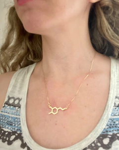 Colar Molécula Dopamina dourado - Hela Jóias da Ciência