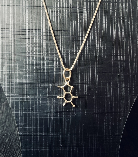 Pingente/berloque molécula da cafeína dourado