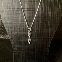 Pingente/berloque DNA 3D baby prateado na internet