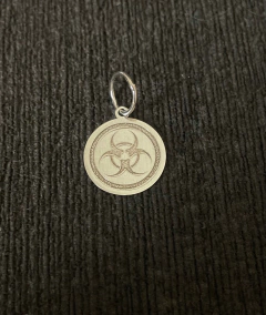 Pingente/Berloque Risco Biológico (Meio Ambiente) - comprar online