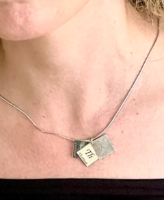 Colar ThInK (tabela periódica) prateado