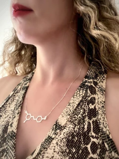 Colar Resveratrol (Vinho) prateado