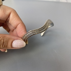 Bracelete Metal Trabalhado Banhado a Prata na internet