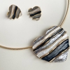 Conjunto Coração Resinado Cinza Banhado a Ouro - comprar online