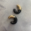 Argola Resinada Preto Banhado a Ouro - comprar online
