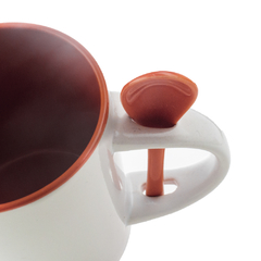Caneca com Colher e Interior Laranja na internet