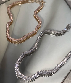 Chocker Riviera na internet